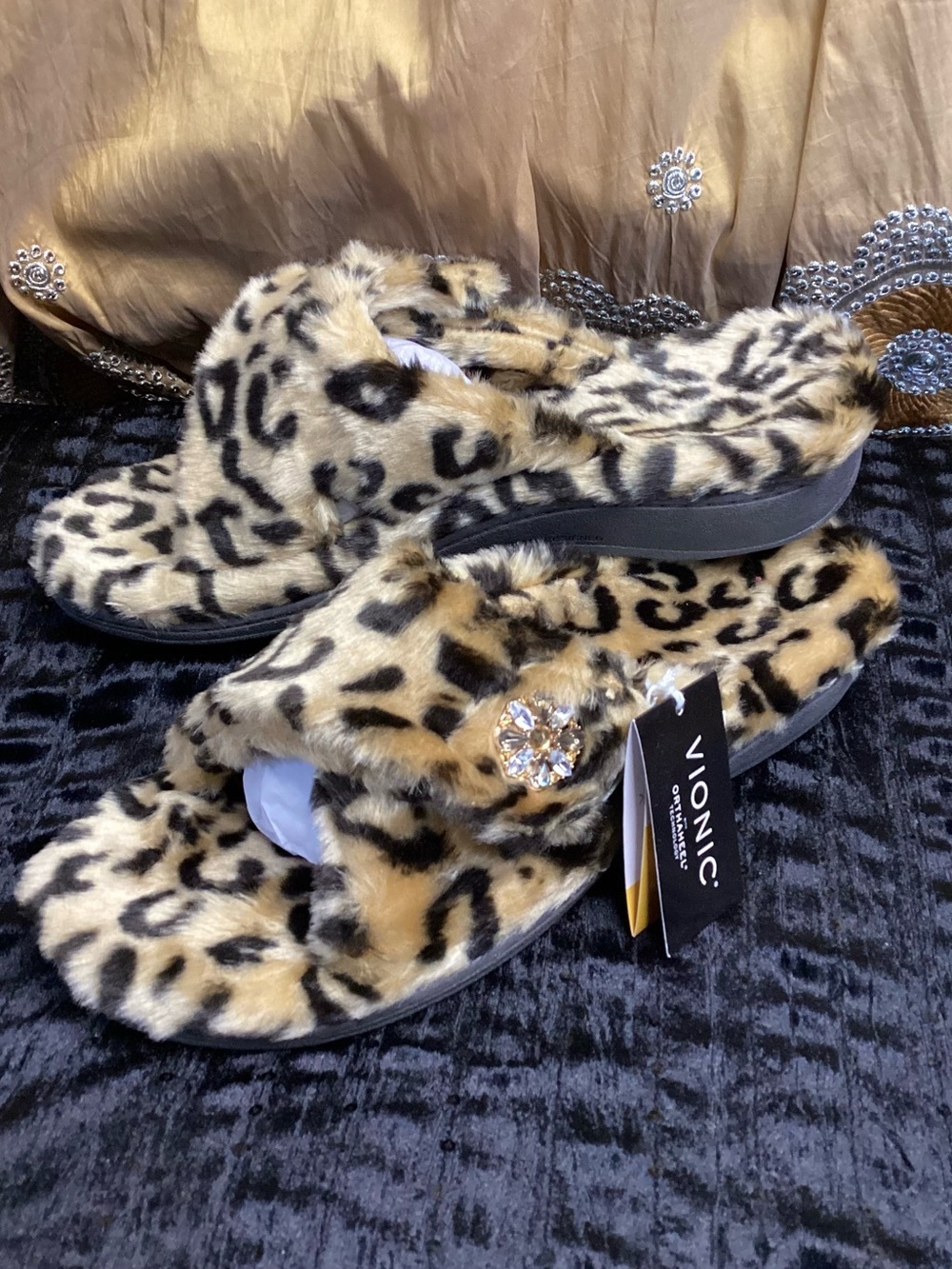 Vionic Relax Lux Leopard Print Faux Fur Slide Sandals 5